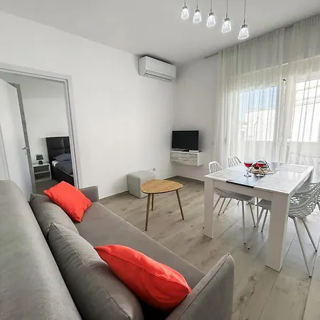 1 Bedroom 816 *